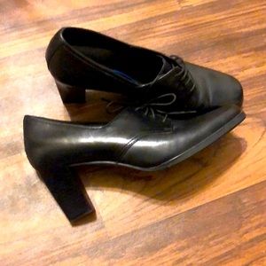 Rockport lace up heels size 8W